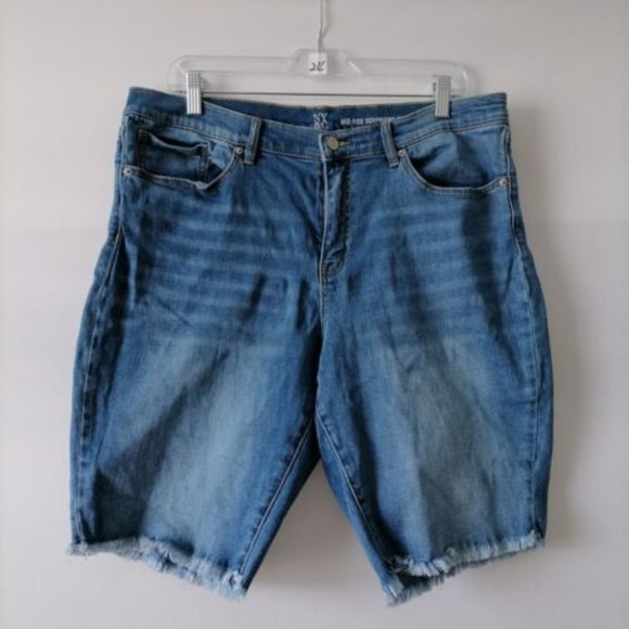 New York & Company Womens Blue Raw Hem Mid Rise Boyfriend Denim Shorts Size 16 - Picture 1 of 7